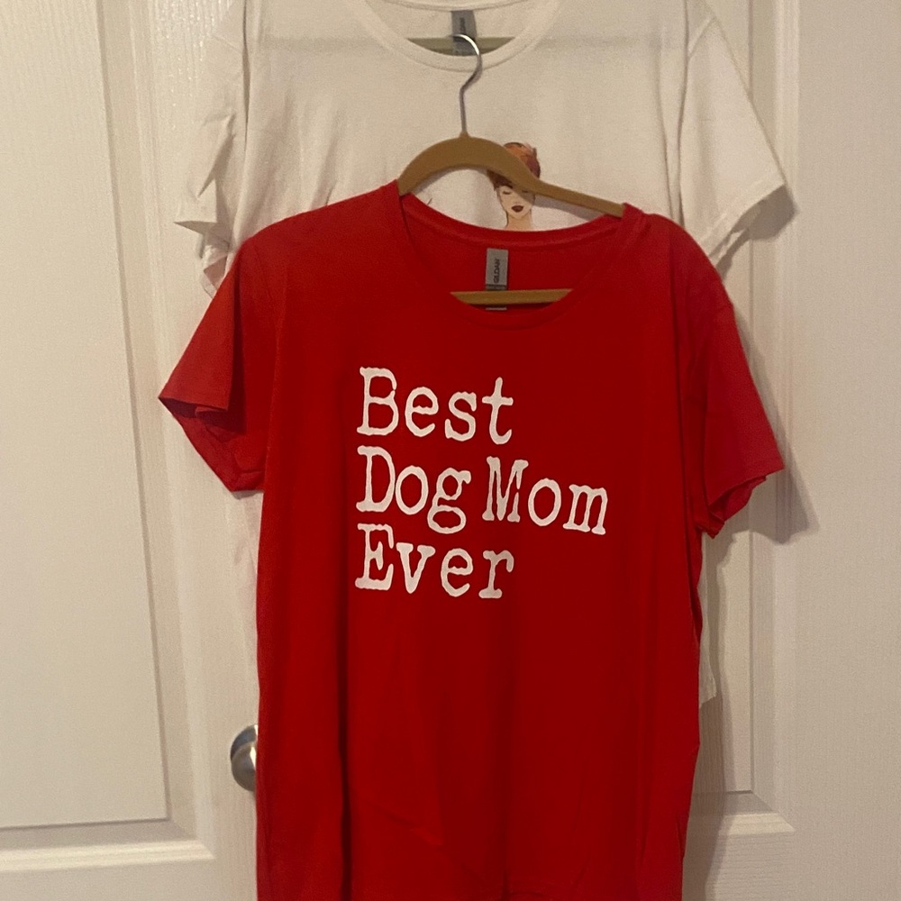 2 Gildan T shirts